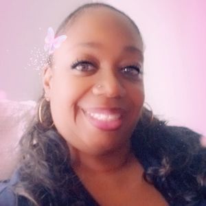 Meet your Posher, Adrienne